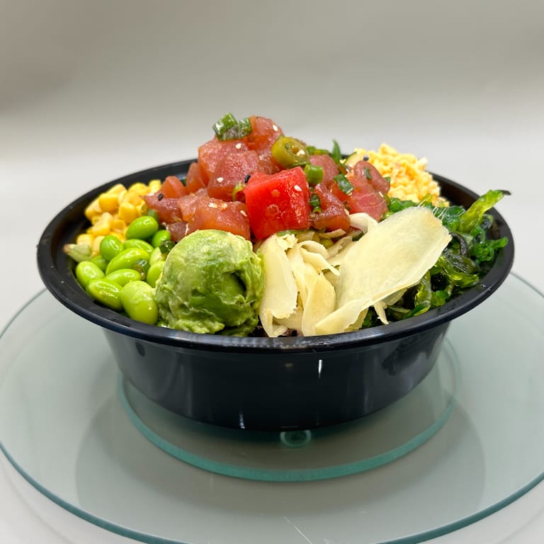 Crab Delights: Fresh Poke and Seafood Dishes